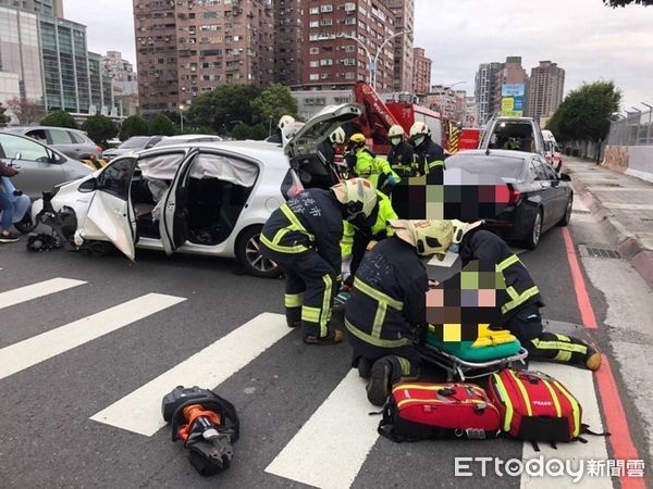 ▲▼       淡水車禍      。（圖／記者陳雕文翻攝）