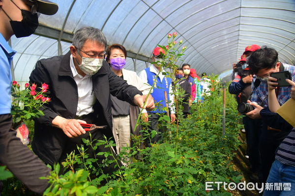 ▲台北市長柯文哲（左2）赴南投埔里鎮參訪花卉產業（下同）。（圖／南投縣政府提供）