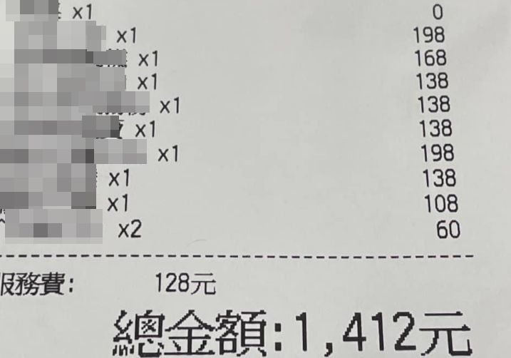 ▲▼吃到臭酸饅頭，店家只退掉單品項。（圖／翻攝臉書／爆怨公社）