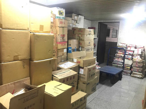 李坤城目前正在整理大批的書籍、CD、卡帶音樂文物。（圖／李坤城提供）