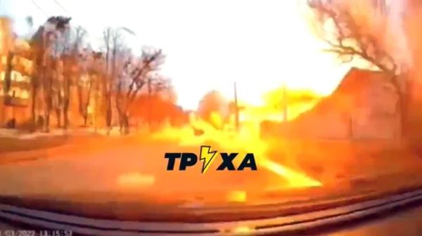 ▲▼哈爾科夫（Kharkiv）平民車輛遭俄軍轟炸波及。（圖／翻攝自推特）