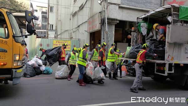 ▲▼台中大火，莊姓女屋主愛撿資源回收物堆積，日前才遭清潔隊強制清理。（圖／記者游瓊華翻攝）