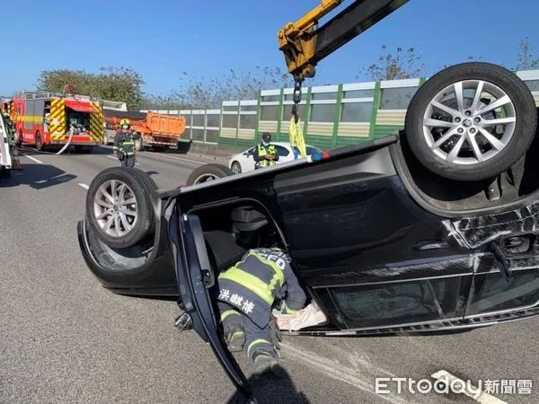 ▲▼台中后里區國道一號北上157.5K車禍。（圖／記者白珈陽翻攝）
