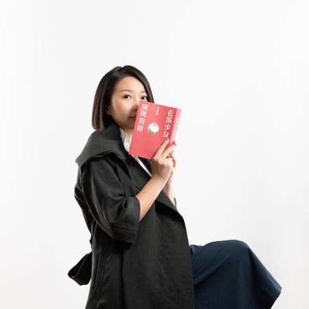 ▲▼「誠品閱讀職人大賞」10年來破天荒誕生「三冠王」，由洪愛珠首本創作《老派少女購物路線》同時獲選「年度最期待作家」、「年度新人」和「書店職人最想賣」。（圖／陳宥中攝影／Openbook提供）