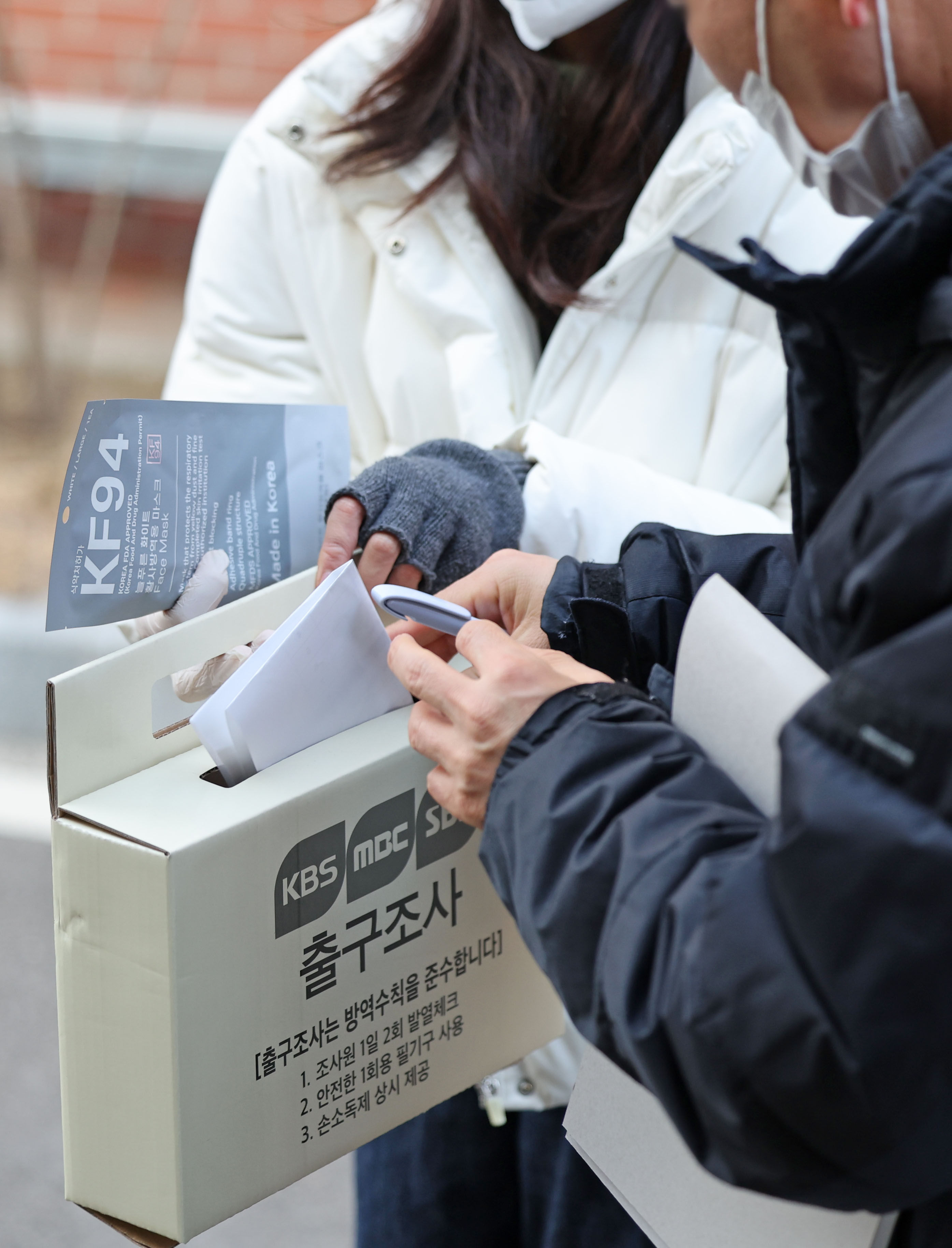 ▲▼南韓三大電視台在330個投票所實施出口民調。（圖／達志影像／newscom）