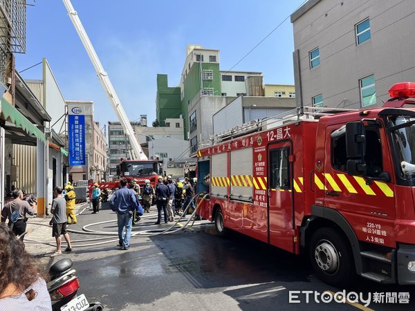 ▲三民區工廠火警。（圖／記者許宥孺翻攝）