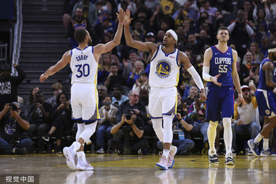 初對決柯瑞「搶到球很得意」秒悲劇 勇士新星大讚咖哩為人