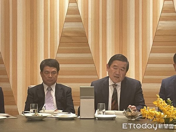 ▲佳世達科技董事長陳其宏（右）、新任總經理黃漢州（左）。（圖／記者吳康瑋攝）