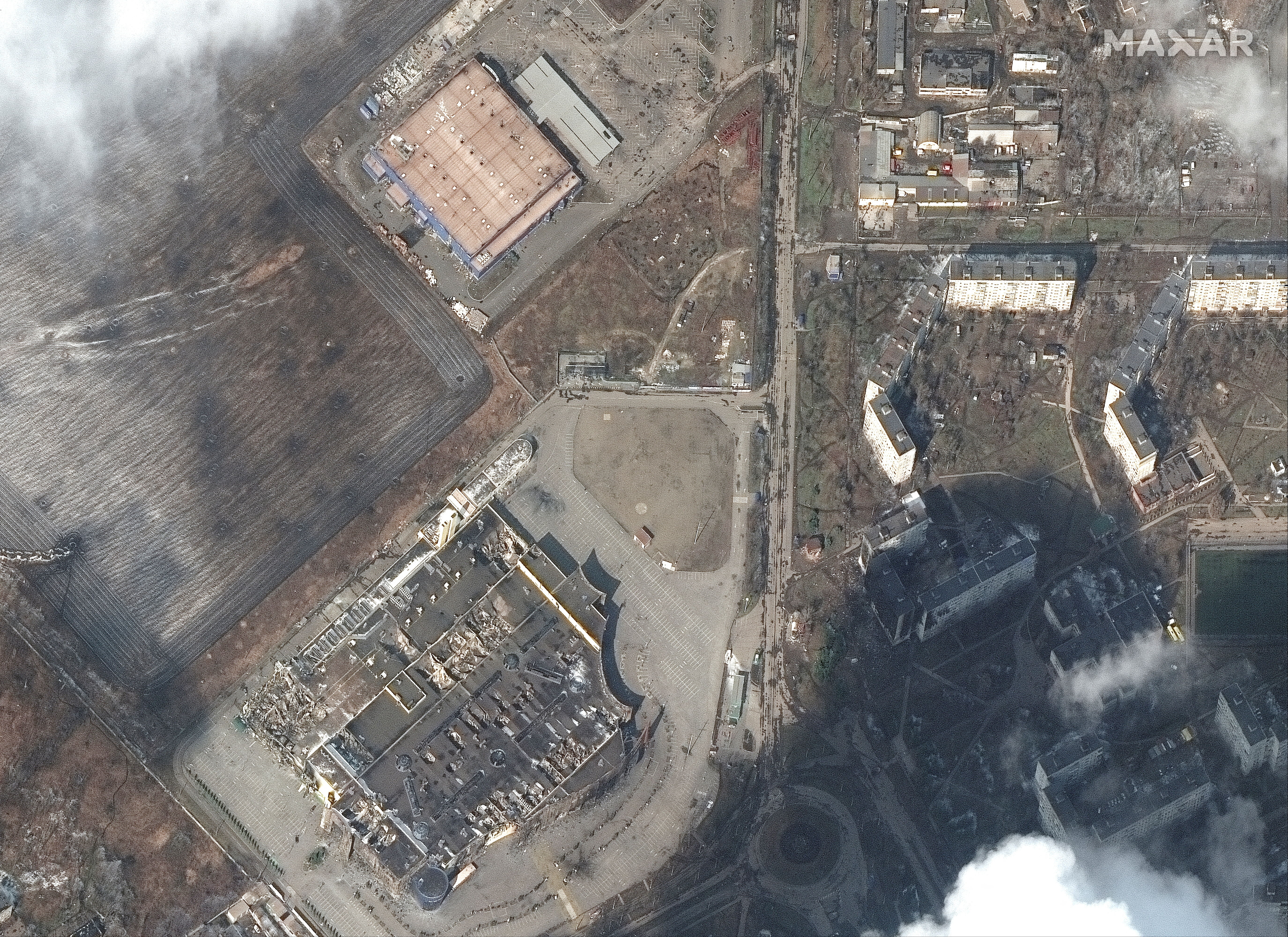 ▲▼ 烏克蘭馬力波（Mariupol）去年6月及今年3月9日衛星照可見俄軍空襲造成的破壞。（圖／路透）