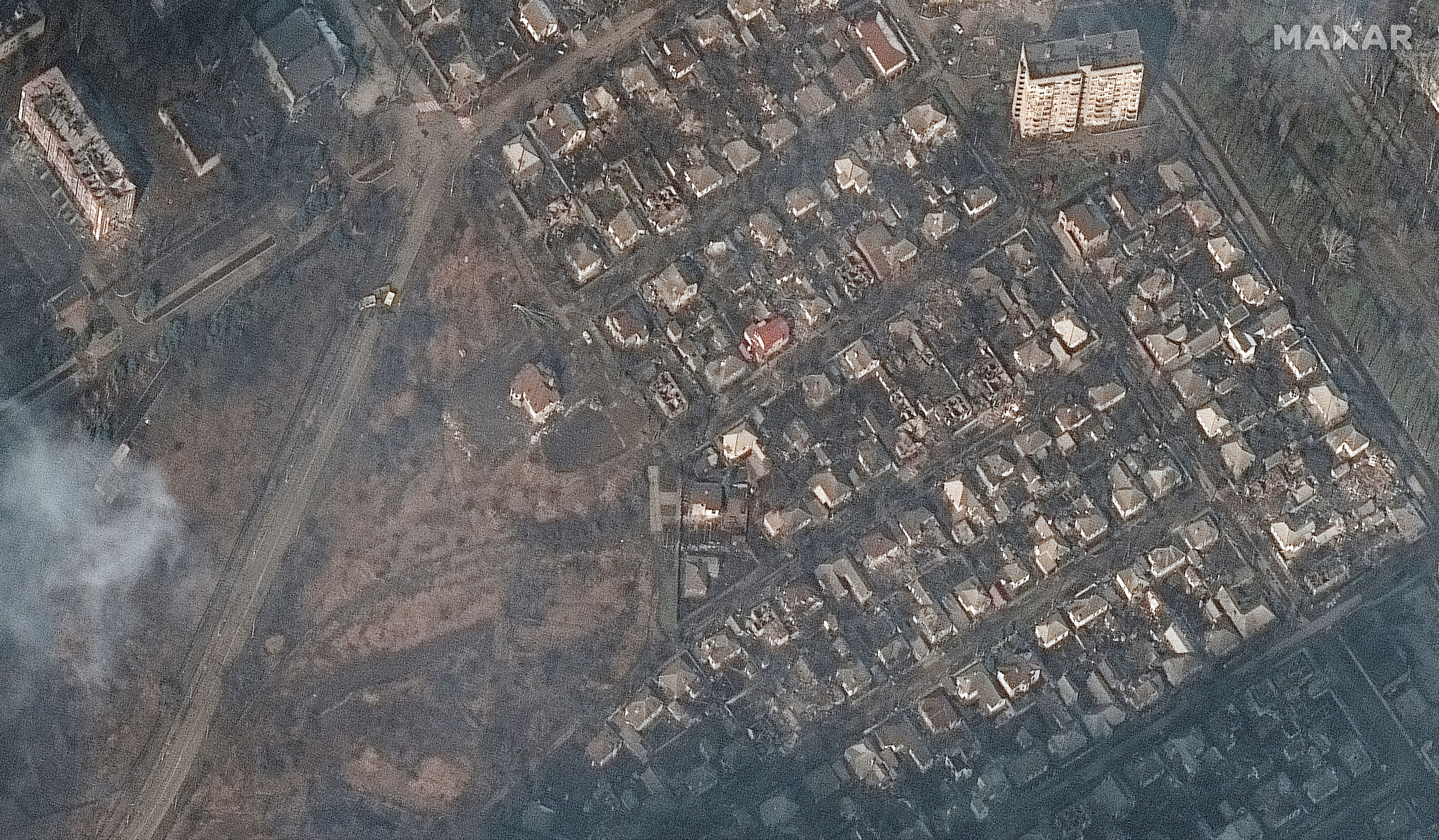 ▲▼ 烏克蘭馬力波（Mariupol）去年6月及今年3月9日衛星照可見俄軍空襲造成的破壞。（圖／路透）