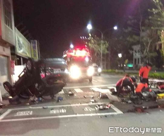 ▲台南市善化區興農路、烏橋中路口發生重大車禍，造成5傷，其中1人命危。（圖／記者林悅翻攝，下同）