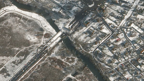 ▲▼衛星照顯示伊爾平河上一座橋樑已被炸毀。（圖／路透）