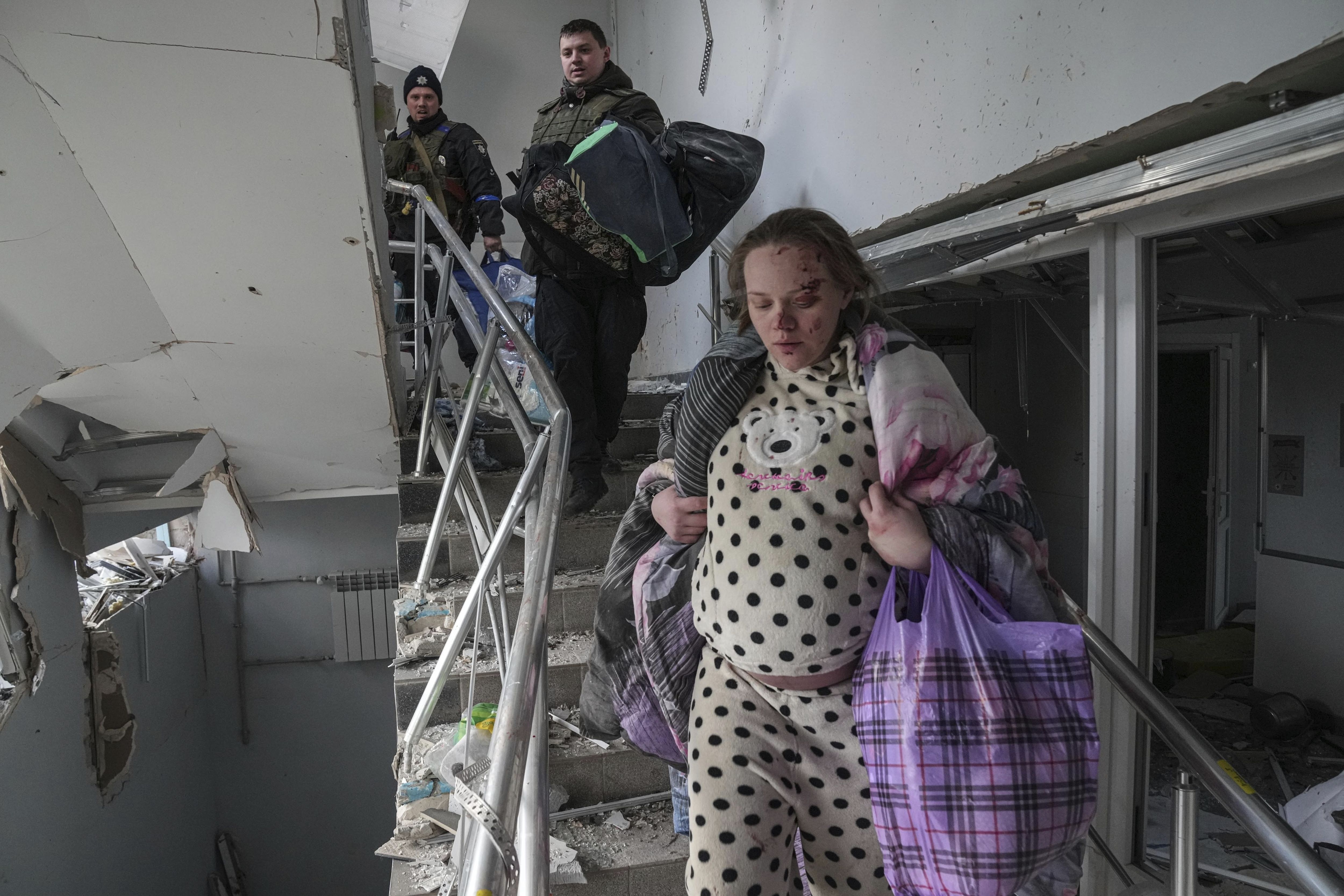 ▲▼烏克蘭馬力波婦幼醫院遭到俄羅斯軍隊空襲轟炸。（圖／達志影像／美聯社）