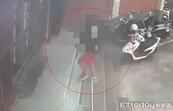 ▲▼曹格親赴派出所報案。（圖／記者張君豪翻攝）