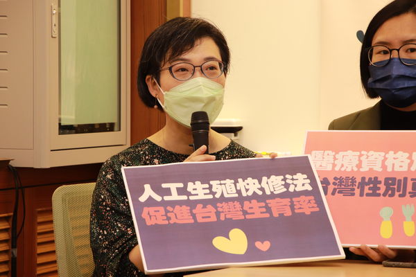 ▲▼同志團體、醫師等高喊「國家生育隊，同志can help!」呼籲籲國家生育政策應該納入同志。（圖／台灣同志家庭權益促進會）