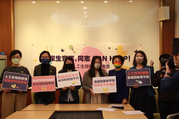 ▲▼同志團體、醫師等高喊「國家生育隊，同志can help!」呼籲籲國家生育政策應該納入同志。（圖／台灣同志家庭權益促進會）