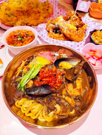 ▲▼Pink Oni 粉紅姐姐韓式料理。（圖／宜蘭ㄚ欣的美食日誌臉書專頁授權提供）