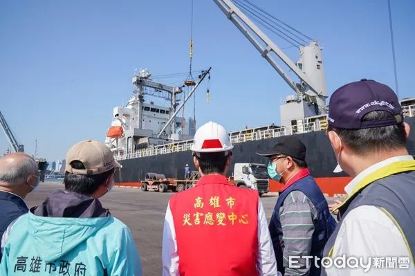 ▲▼高雄市長陳其邁11日下午到高雄港視察防疫項目。（圖／記者許宥孺翻攝）