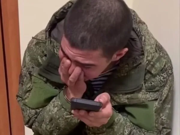 ▲▼烏克蘭當局先前公布一名俄羅斯被俘士兵打電話回家後，哭著和母親通話的影片。（圖／翻攝自Telegram）