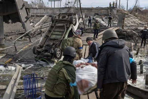 ▲▼烏克蘭控俄軍朝基輔東北郊撤離婦孺開火，釀7死。（圖／路透）