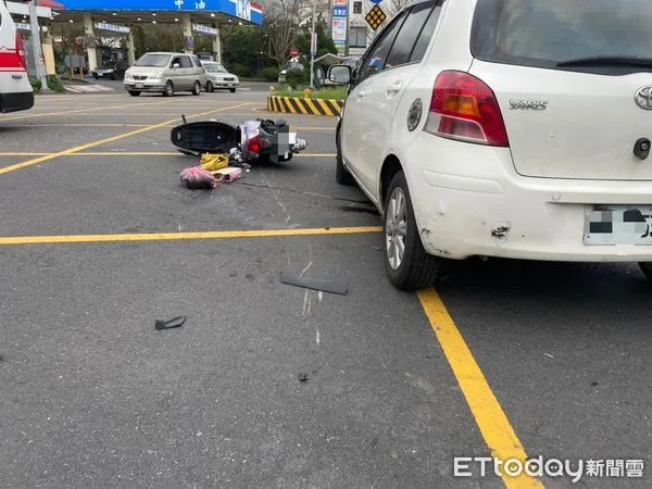 ▲▼謝姓男子酒駕自小客路口迴轉時，不慎與機車碰撞，造成女騎士受傷送醫。（圖／記者游芳男翻攝，下同）