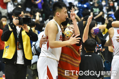 赤腳打球到MVP！陳將双帶給部落光榮　不愛「最強高中生」稱號