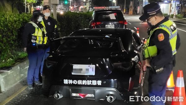 ▲金山警遏止飆車競速歪風 分局長率隊展執法決心。（圖／記者郭世賢翻攝）