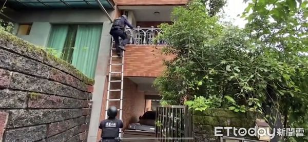 ▲▼警方鎖定詐欺機房位置，持搜索票由霹靂小組進行攻堅查緝並逮捕嫌犯。（圖／記者王兆麟翻攝，下同）