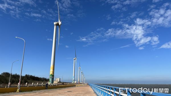 ▲▼台中風力發電,高美溼地,風電,風機葉片,陸域風機,台電,再生能源,台中港區,備用葉片。（圖／記者陳詩璧攝）