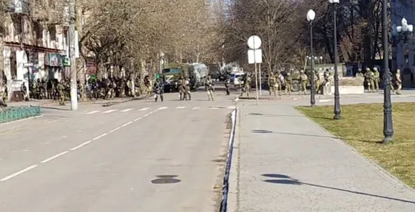 ▲▼  烏克蘭南部戰略要地赫爾松（Kherson）3月13日街頭出現俄軍。（圖／路透）