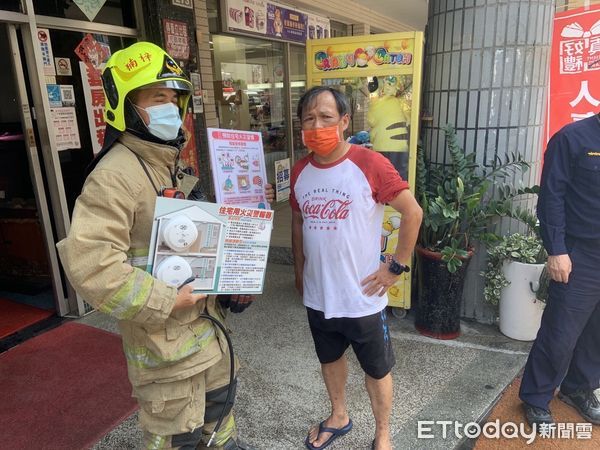 ▲高雄楠梓旅館火警。（圖／記者許宥孺翻攝）