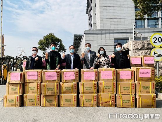 ▼永和食品(中國)股份有限公司聯合浦東新區台辦、市台協浦東新區工委會，調配物資給被就地隔離管控的台達集團企業員工。（圖／上海市台灣同胞投資企業協會提供）