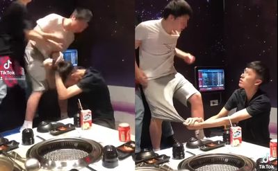 吃燒烤翻臉爬桌猛踹！黑衣男挨打後反應超荒唐　網笑：送去烏克蘭