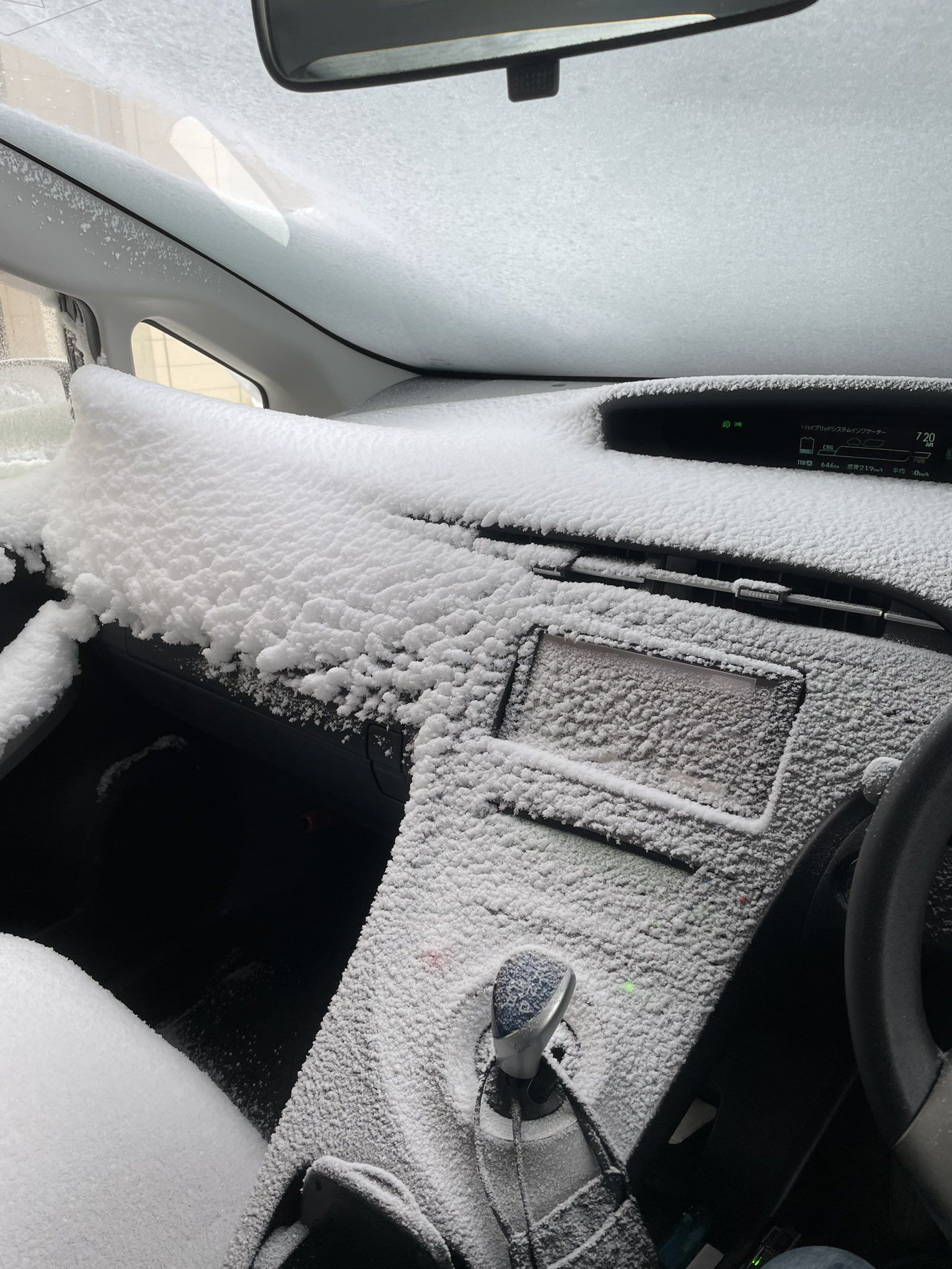 ▲▼開車門就見雪災。（圖／翻攝自Twitter／@CG_550）