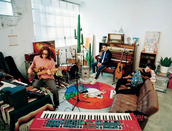 ▲▼宇宙人《你的樣子》找來孫盛希獻聲。（圖／相信音樂提供）