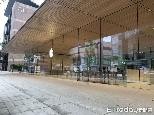 ▲▼第三代iPhone SE開賣蘋果直營店前無人排隊。（圖／記者余弦妙攝）
