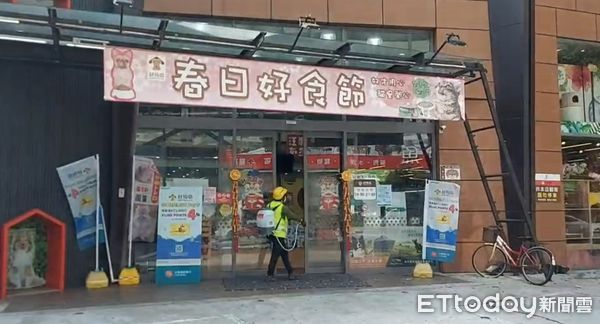 ▲嘉義確診男高病毒量感染源不明，3/15到過台中4家寵物店。（圖／環保局提供）