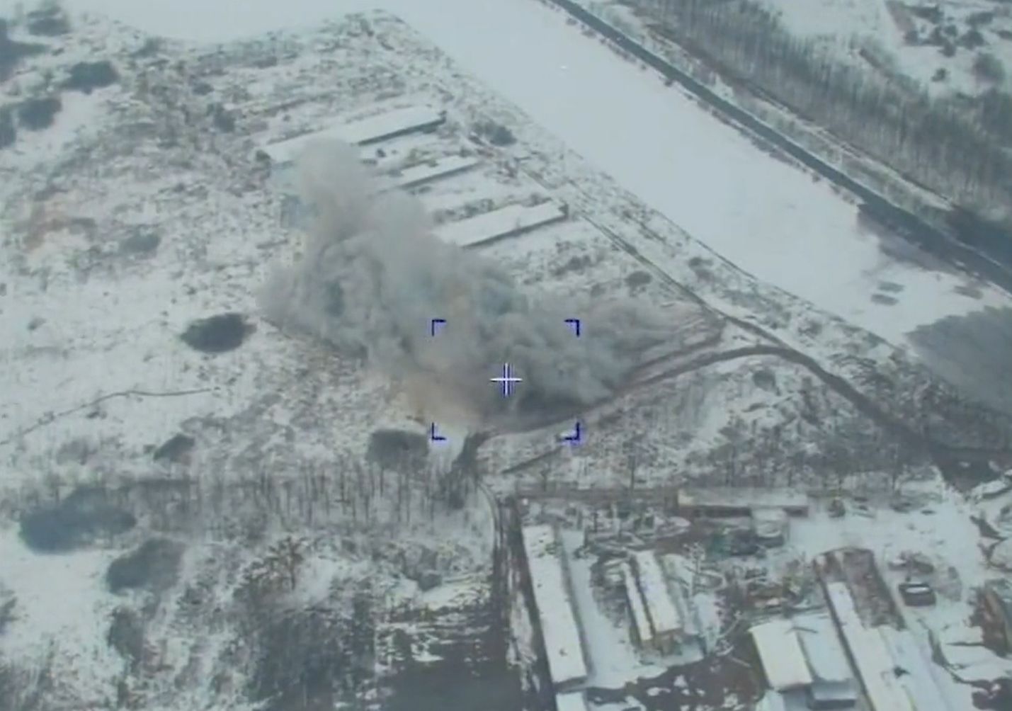 ▲▼ 烏克蘭西部烏地下軍火庫遭炸毀。（圖／翻攝推特）