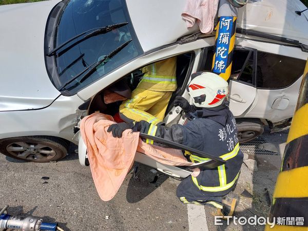 ▲彰化北斗鎮發生車禍5人送醫。（圖／彰化消防局提供）