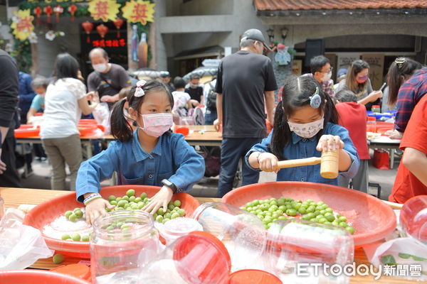 ▲南投梅子節今開幕，500人齊聚信義農會體驗製梅DIY。（圖／南投縣政府提供）