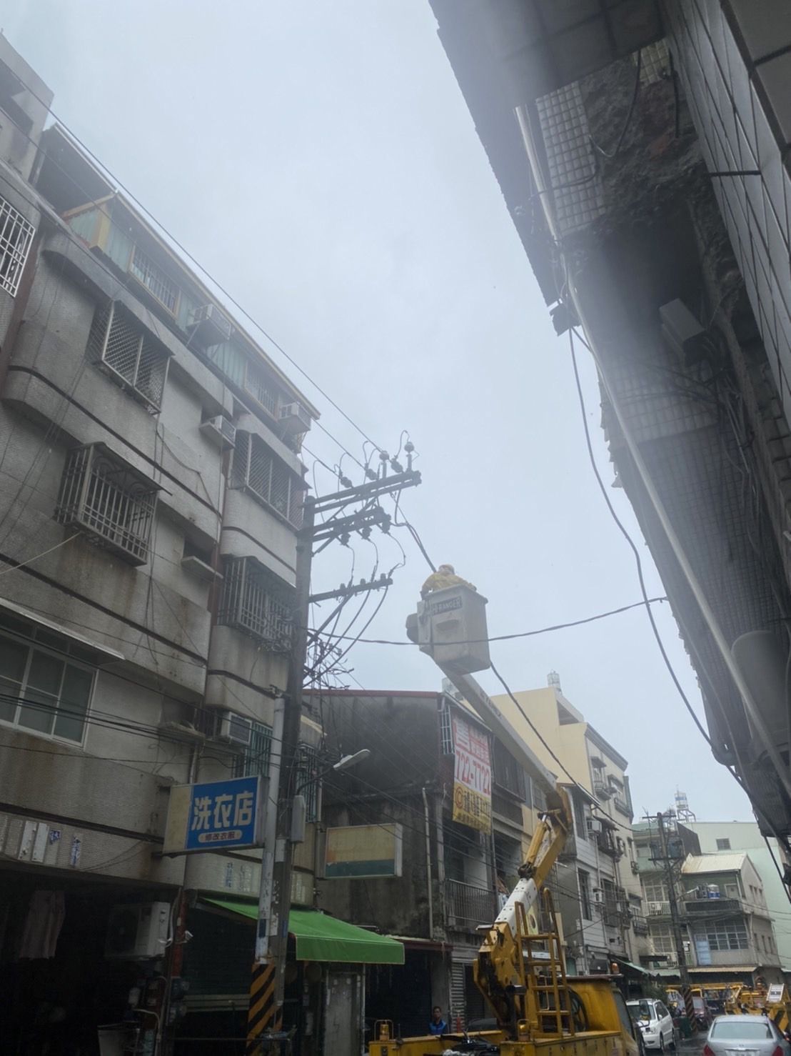 ▲▼高雄鳳山1516戶突停電，這次禍首是「雷神」。（圖／台電提供）