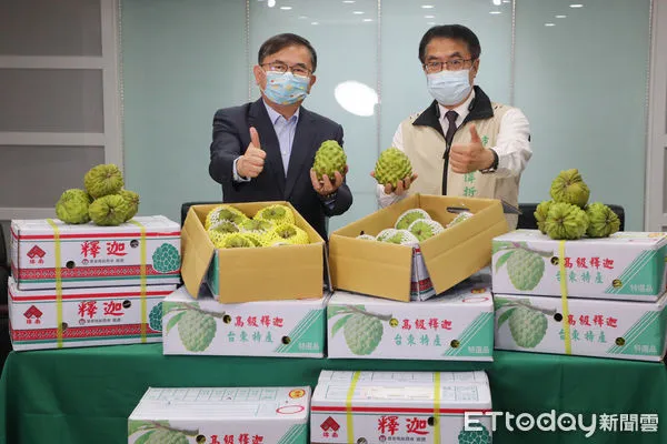 ▲台南市長黃偉哲21日再度媒合採購150箱鳳梨釋迦，以行動呼籲台灣民眾也要持續支持台灣優質農產。（圖／記者林悅翻攝，下同）