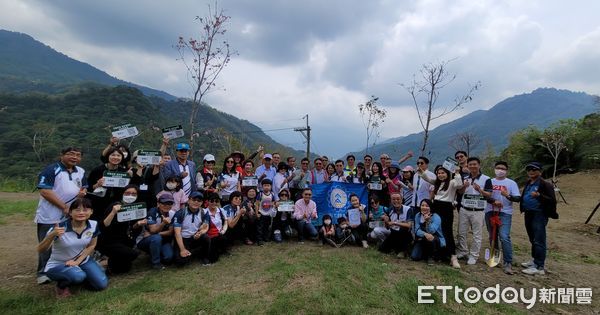 ▲▼那瑪夏區公所與企業合作栽種櫻花樹。（圖／記者陳宏瑞翻攝）