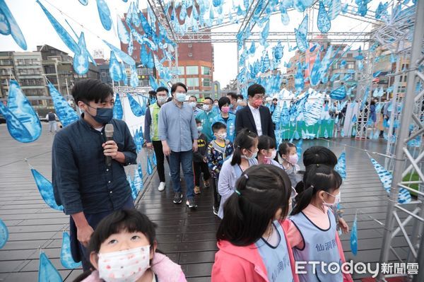 ▲基隆童話藝術節強勢回歸 5000學生共創裝置藝術亮相。（圖／記者郭世賢翻攝）