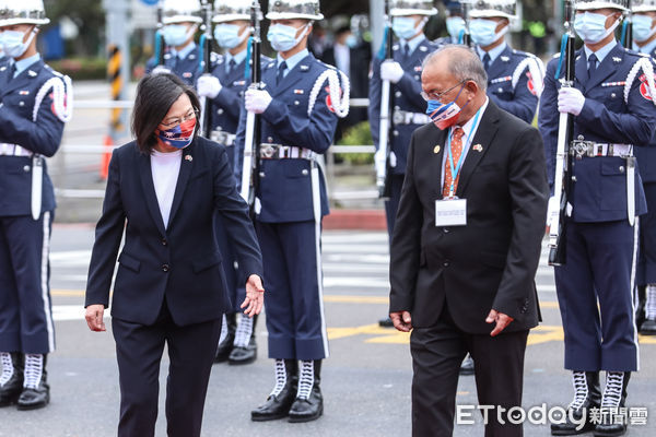 蔡英文軍禮迎馬紹爾總統　柯布亞：該給台灣應有地位加入萬國之列 | ETt