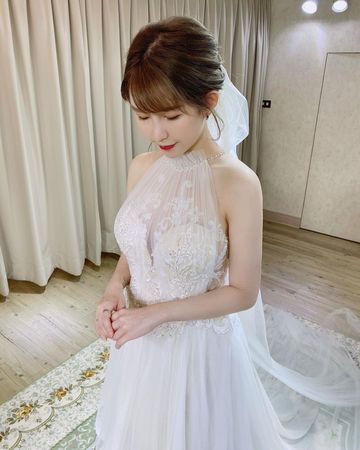 ▲阿樂公開婚紗照「有好消息要分享」。（圖／翻攝自Instagram／alephant_0427）
