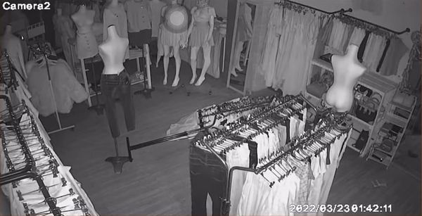 6.6強震服飾店「搖滾式狂晃55秒」。（圖／翻攝自Facebook／花蓮爆料王）