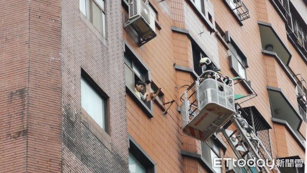 ▲▼大樓火警。（圖／記者黃彥傑攝）