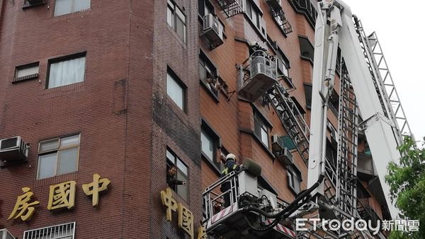 ▲▼大樓火警。（圖／記者黃彥傑攝）