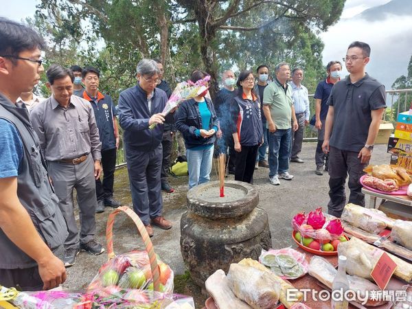 ▲南投林區管理處春季清明祭祀，感念因公殉職前輩。（圖／林務局南投林管處提供）